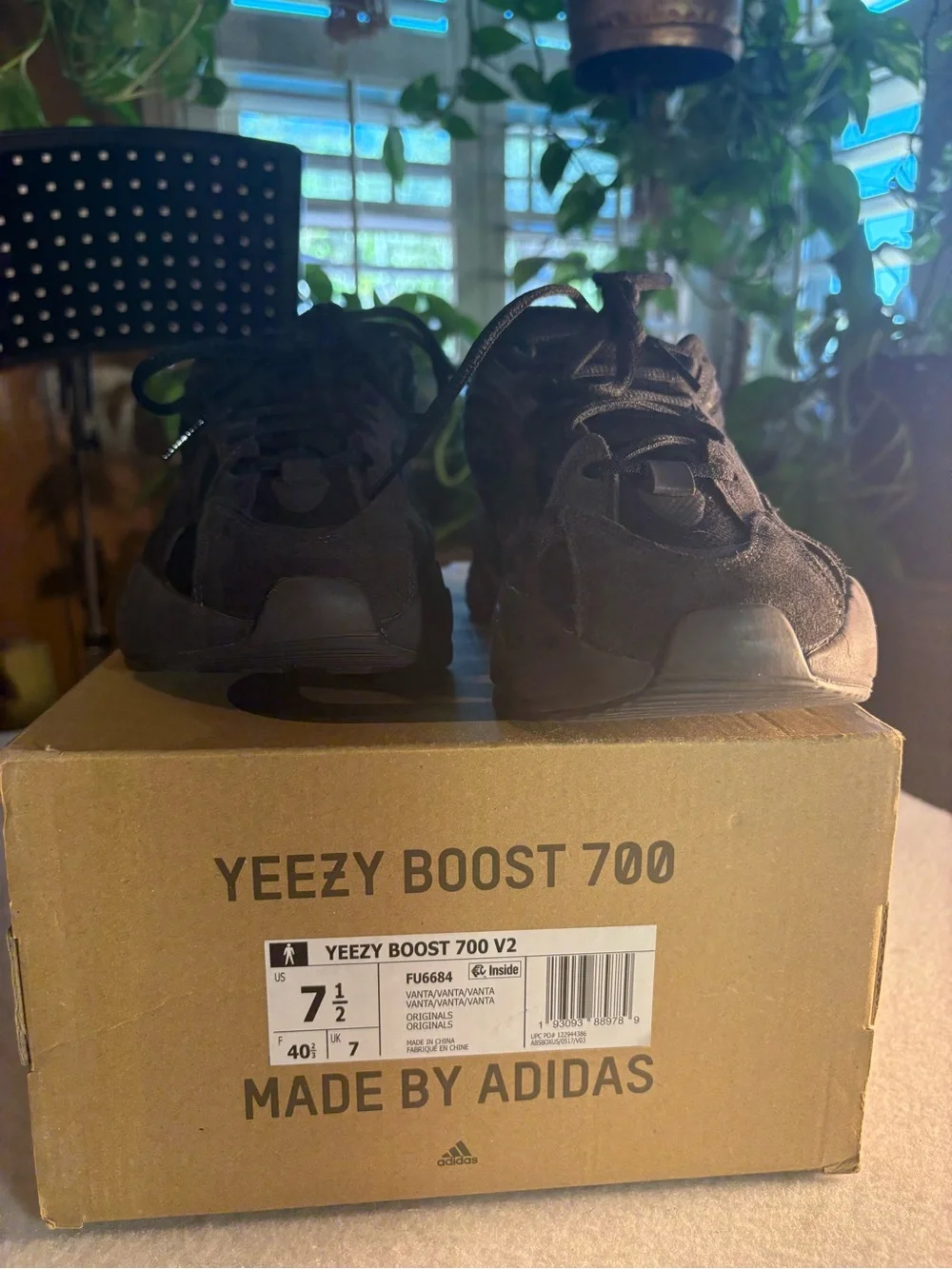 adidas Yeezy Boost 700 V2 Men's Sneakers - Black size 7.5